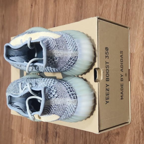 SOLD!!! Yeezy 350 V2 "Ash Blue"! ๐๐๐ - Picture 3 of 13